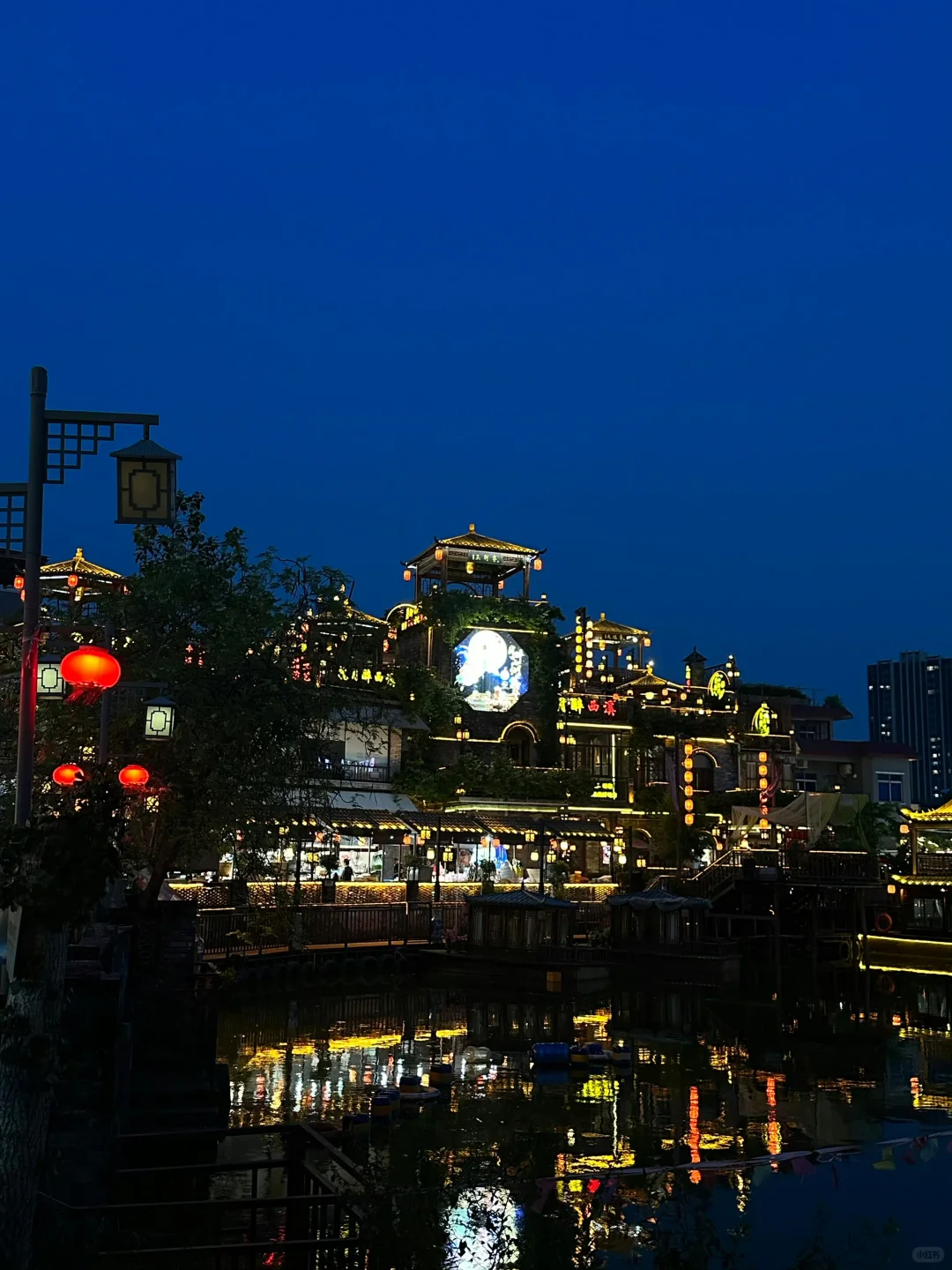 不用飞重庆！东莞西溪古村同款洪崖洞夜景🌇