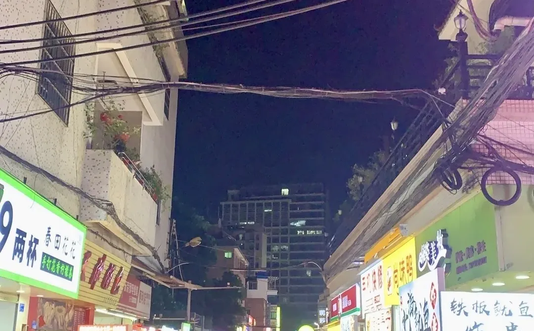发现东莞一个超级热闹的夜市