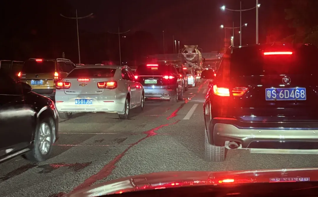 谁说东莞没有人，一堵就是一个小啊起步