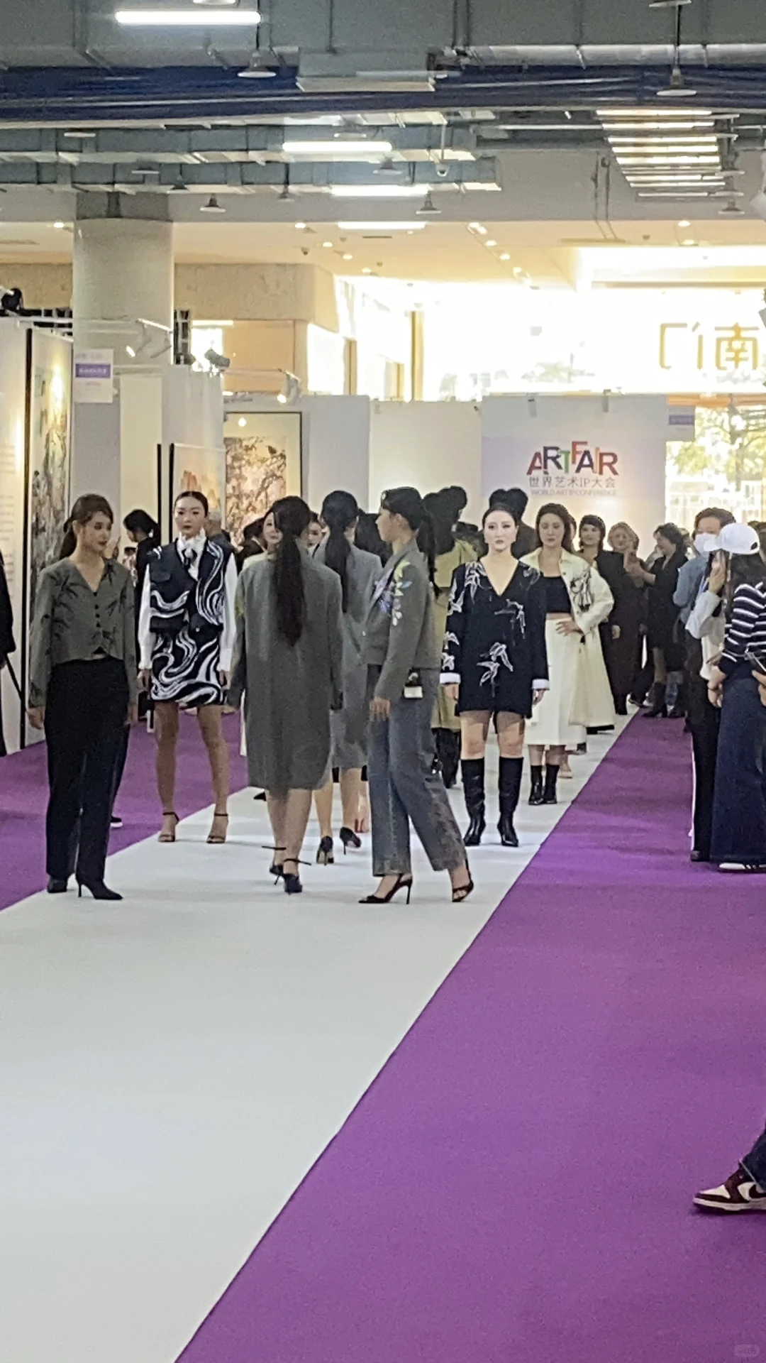 广州第30届国际艺术博览会VIP预展被围观了