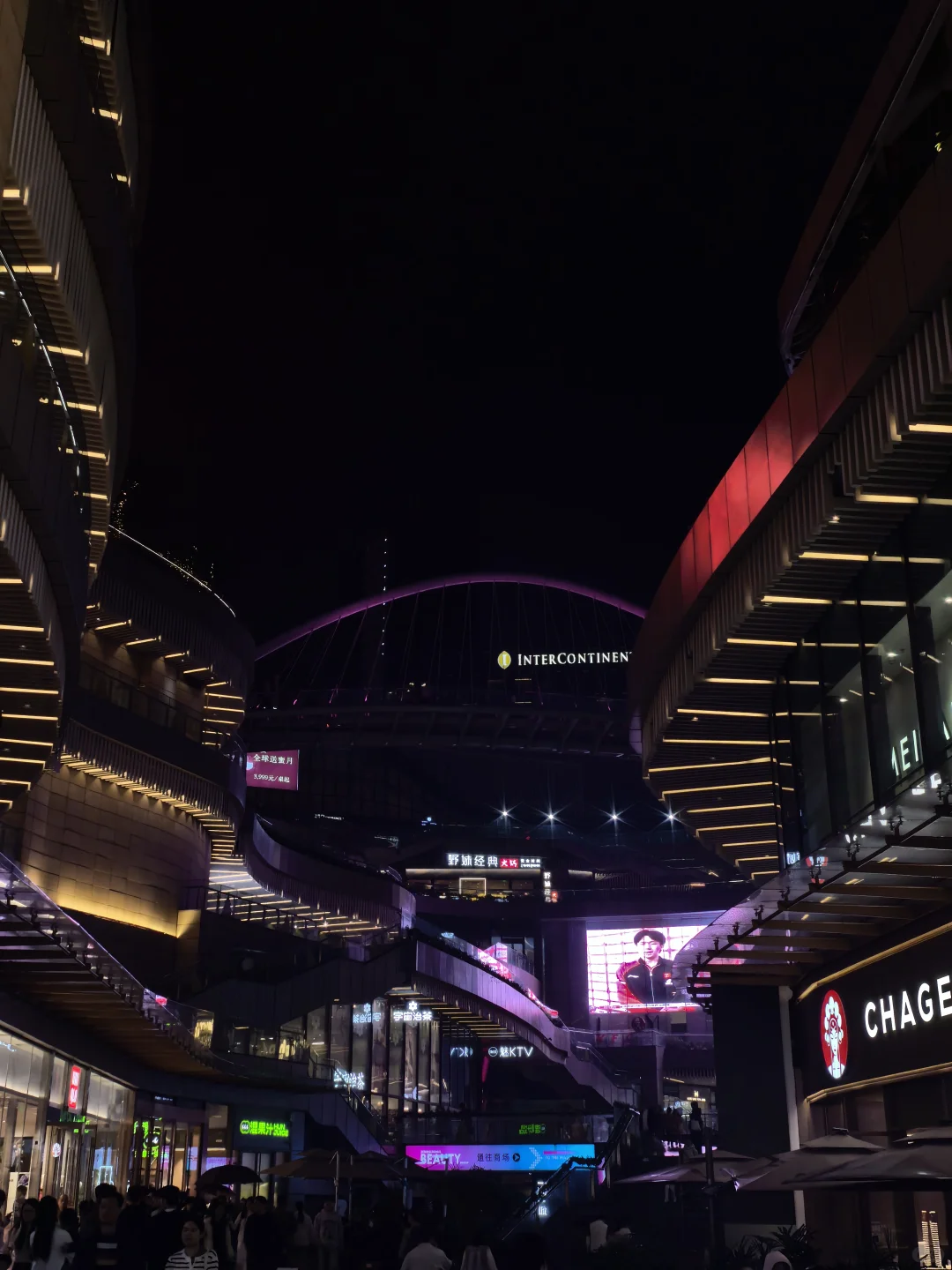 🎄 冲！东莞国贸圣诞树亮灯了，