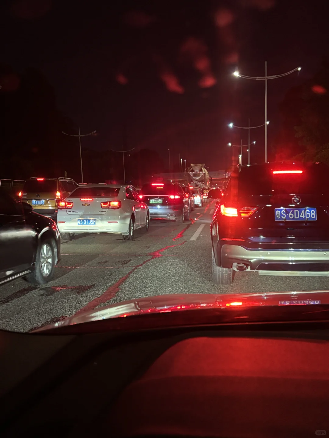 谁说东莞没有人，一堵就是一个小啊起步