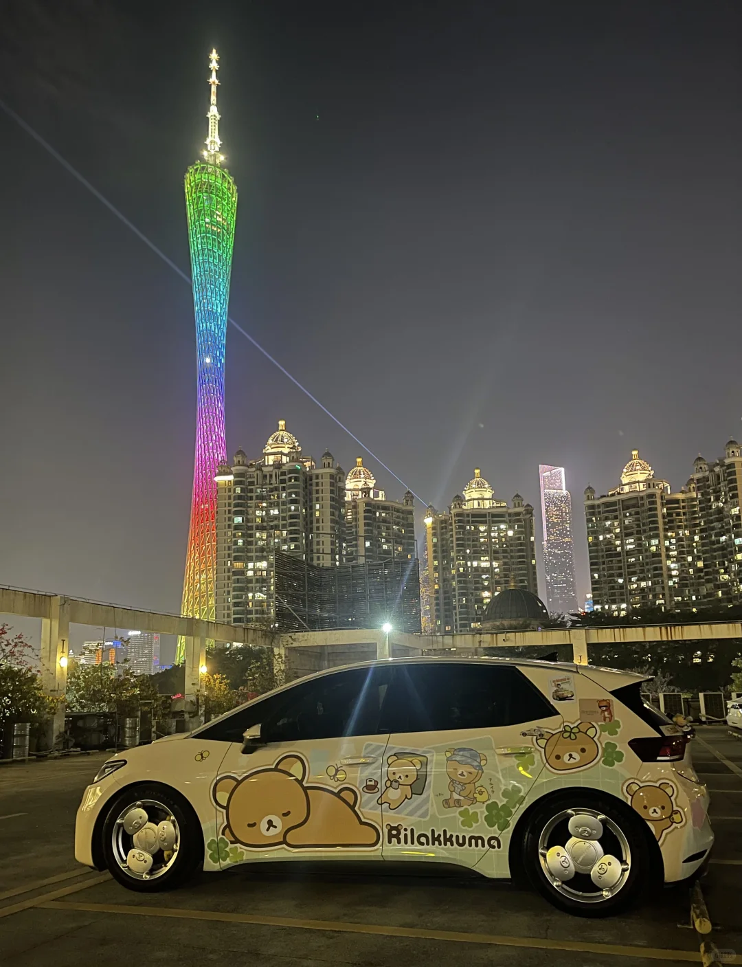 广州塔下的团团号