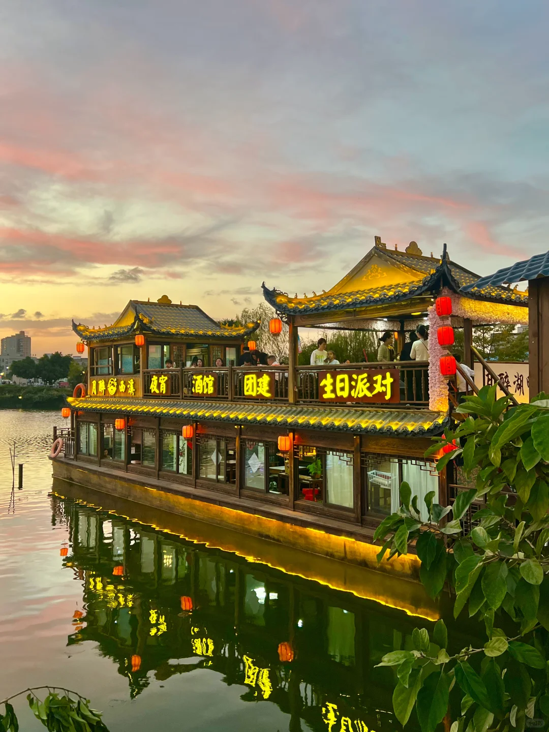 不用飞重庆！东莞西溪古村同款洪崖洞夜景🌇