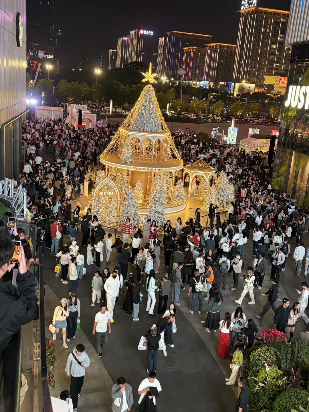 12.6 全东莞人来国贸了吗。。。