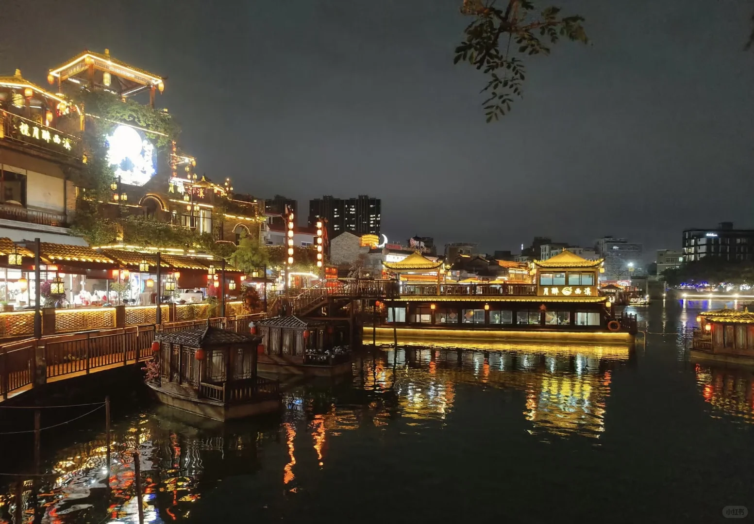 不用飞重庆！东莞西溪古村同款洪崖洞夜景🌇