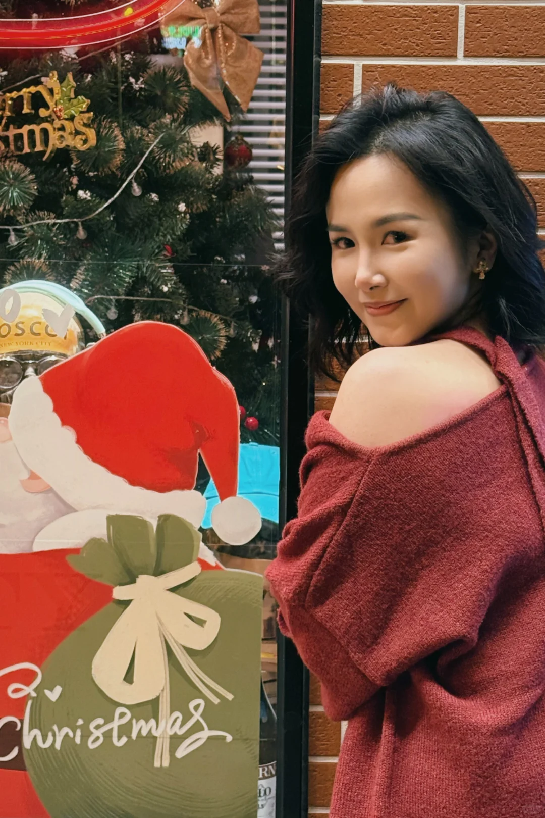 站在四海城夜晚的街角✨