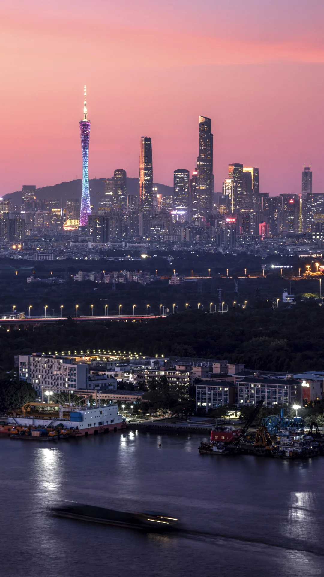 全屏封神挑战：全屏下的广州简直太超模了