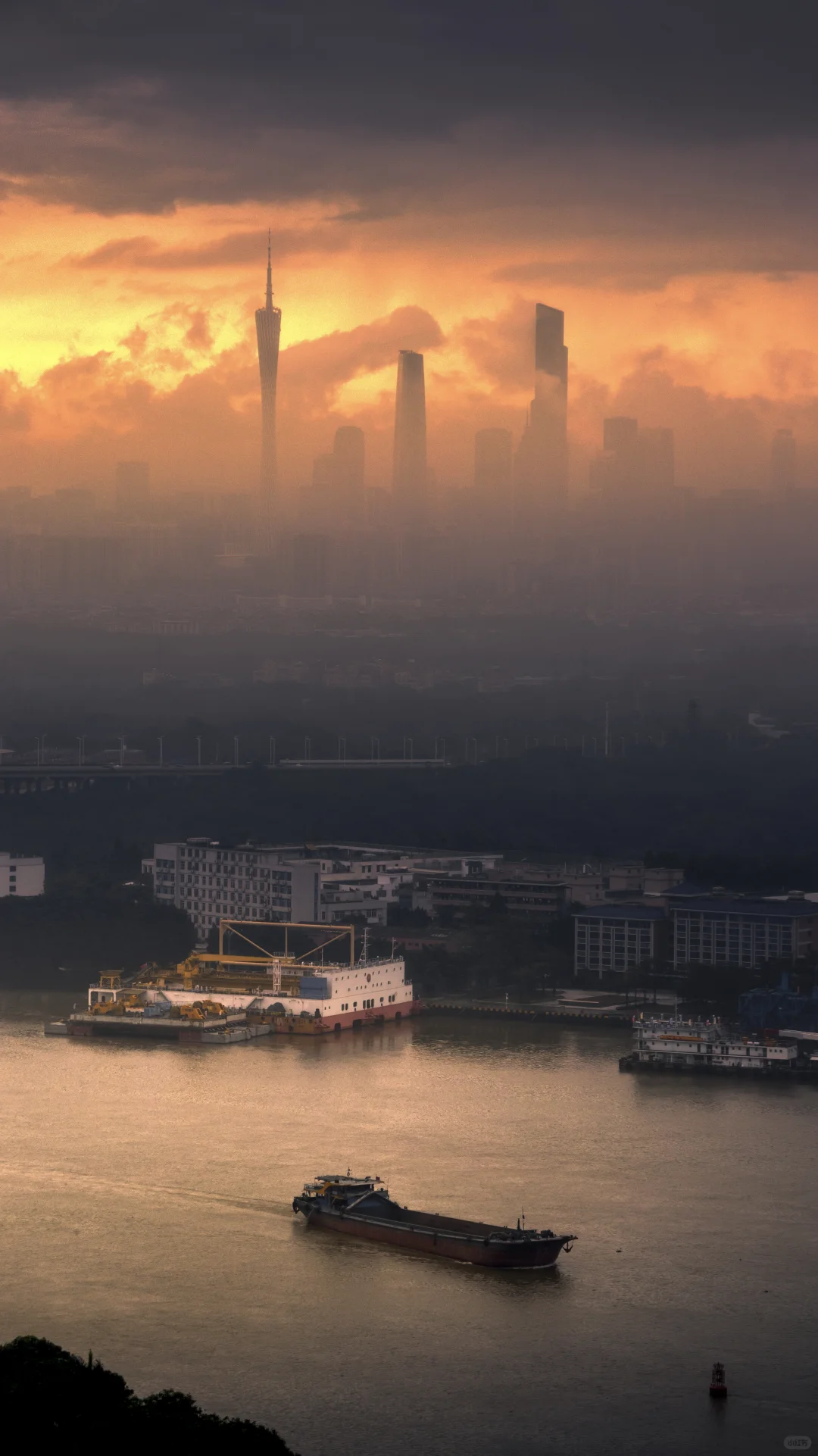 全屏封神挑战：全屏下的广州简直太超模了