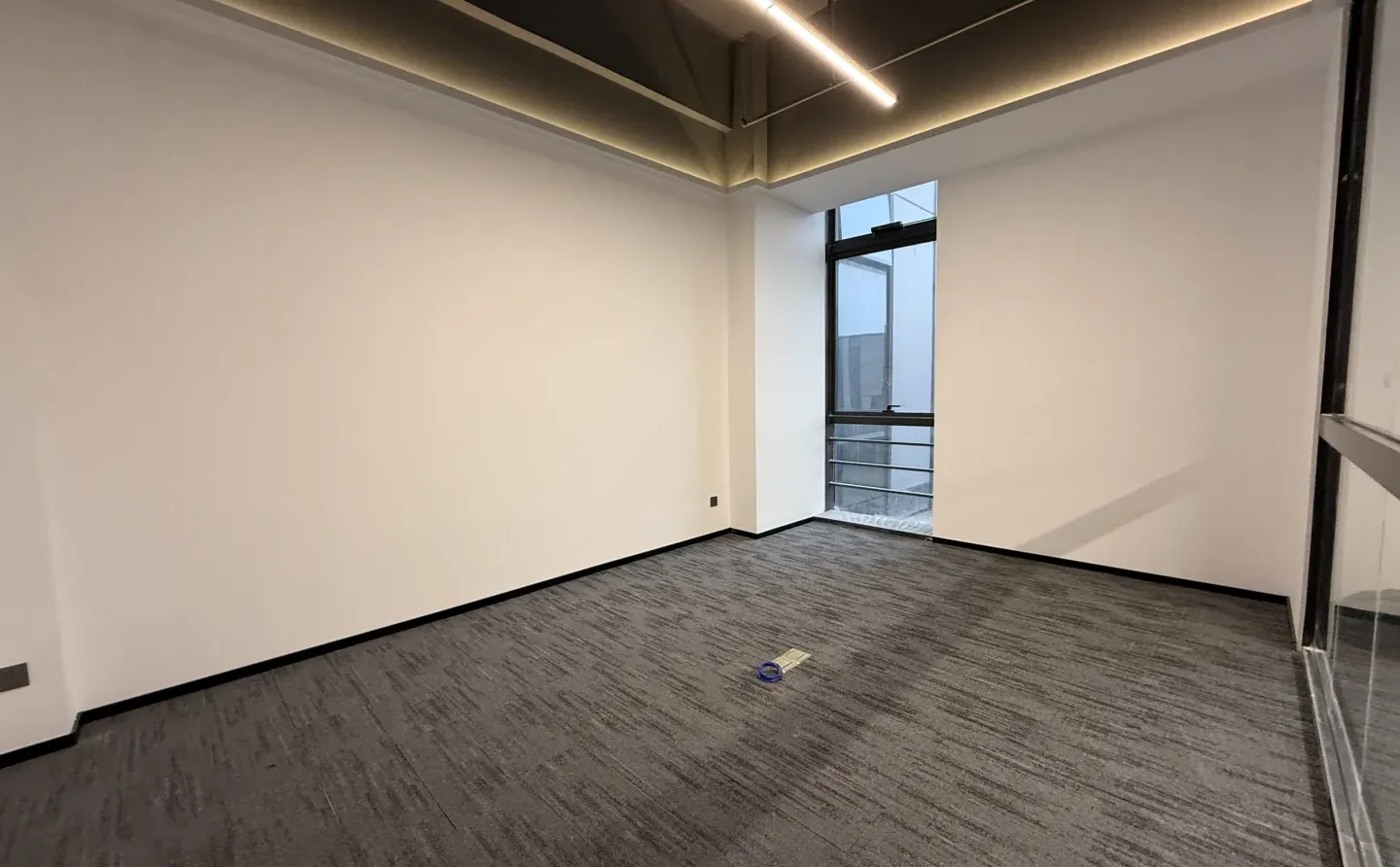 深圳宝安会展湾云岸｜地铁口精装办公室直租