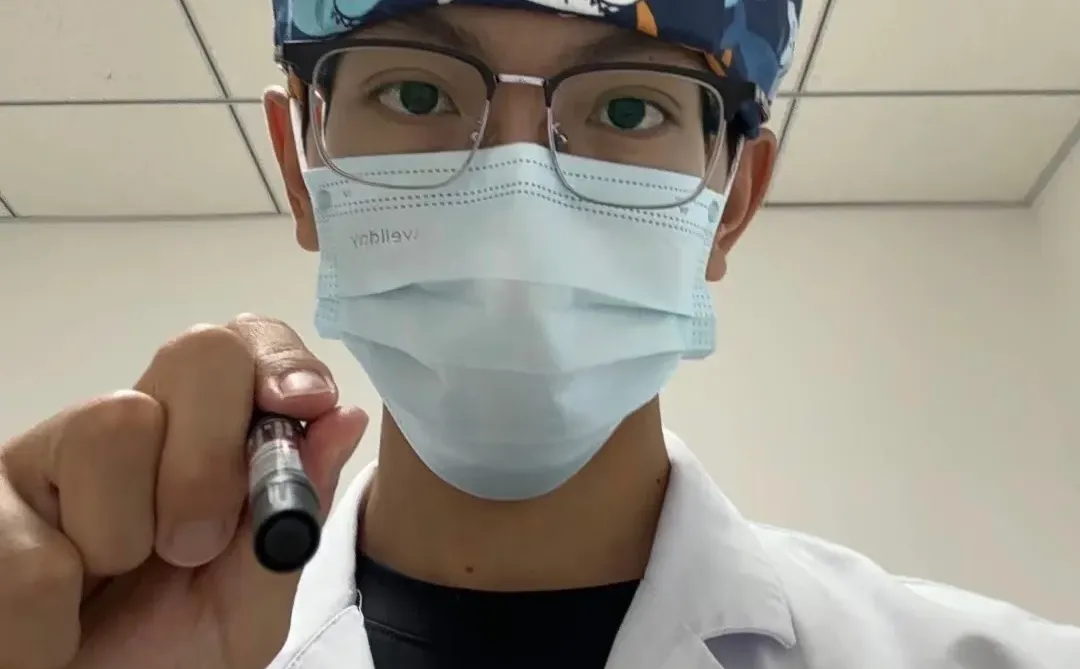 广东广州 学yi的 无聊秒回！！