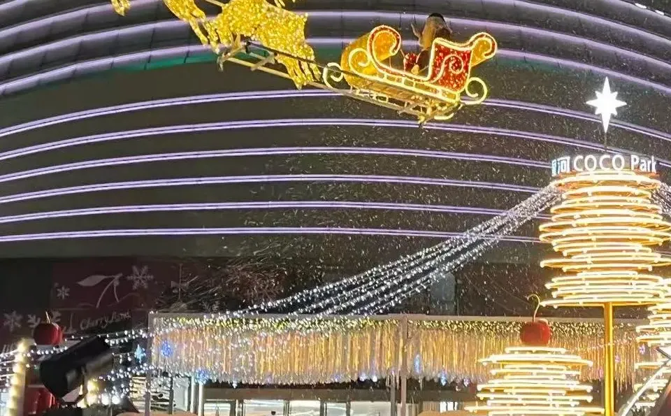 广州版“圣诞魔法”🎄飞天老baby降临