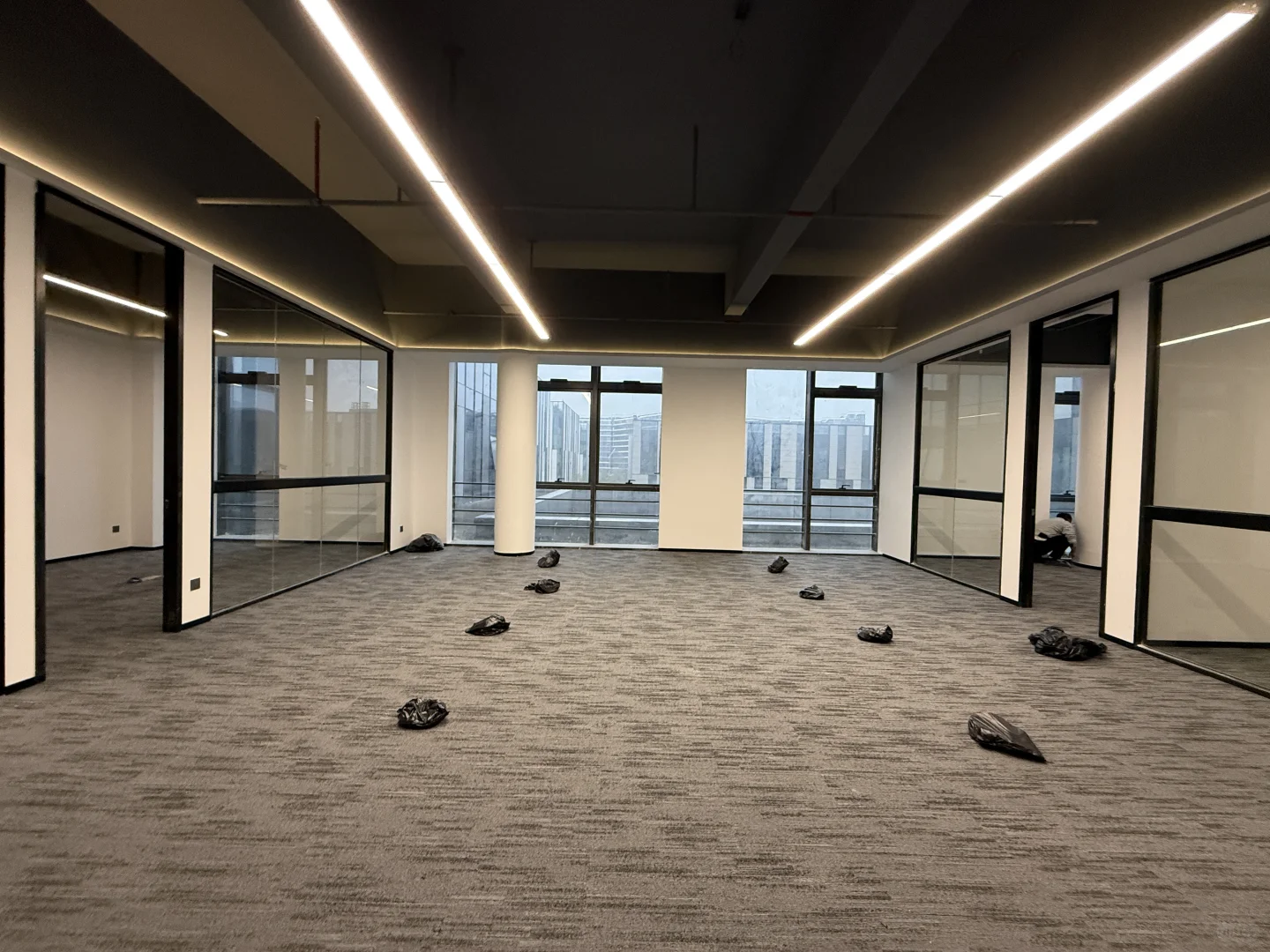 深圳宝安会展湾云岸｜地铁口精装办公室直租