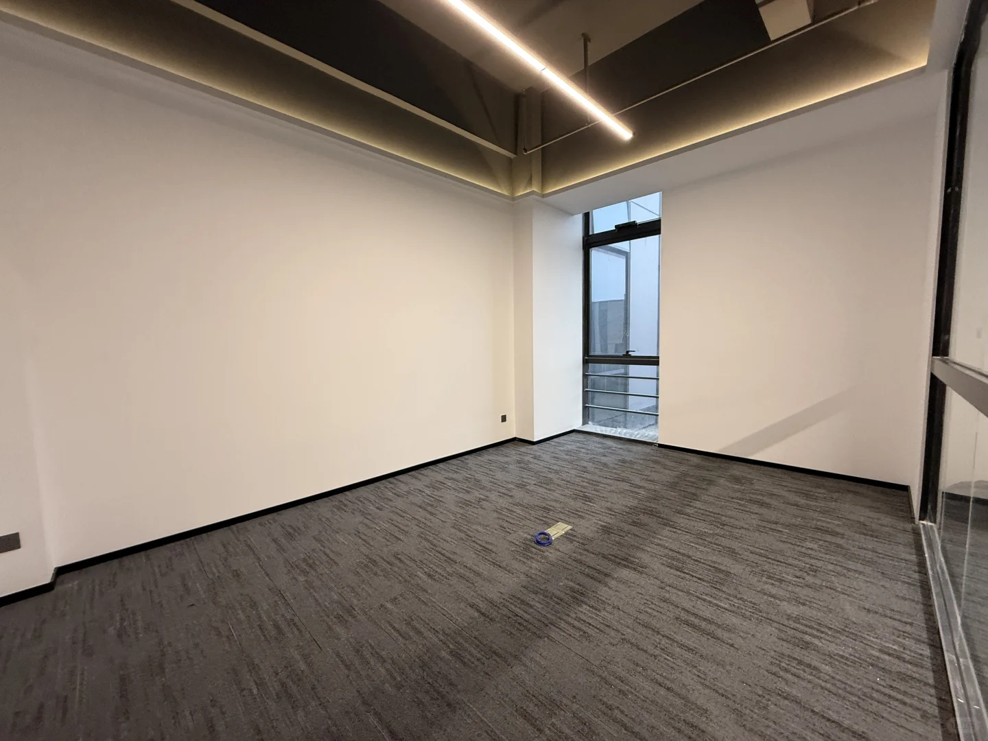 深圳宝安会展湾云岸｜地铁口精装办公室直租