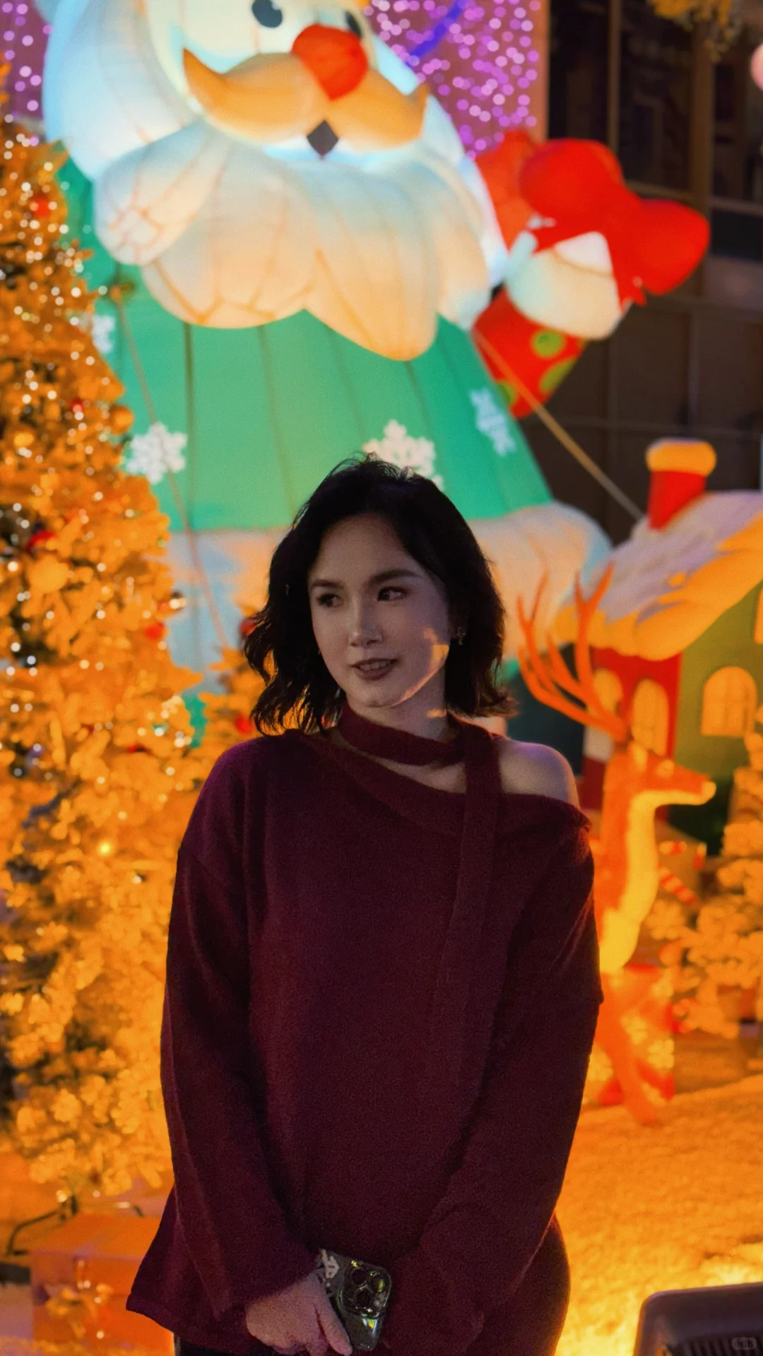 站在四海城夜晚的街角✨