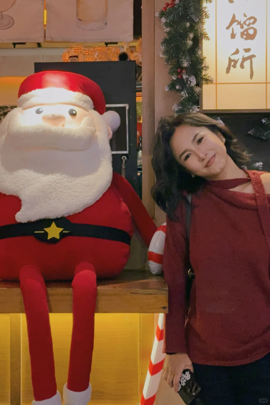 站在四海城夜晚的街角✨