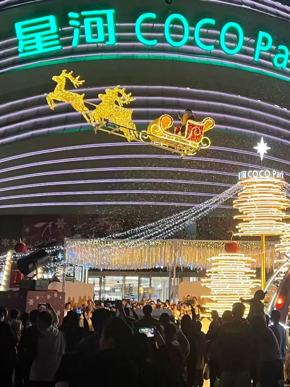 广州版“圣诞魔法”🎄飞天老baby降临