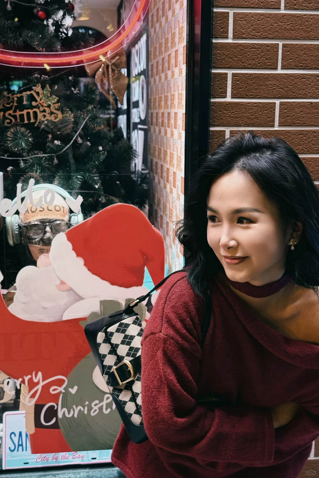 站在四海城夜晚的街角✨