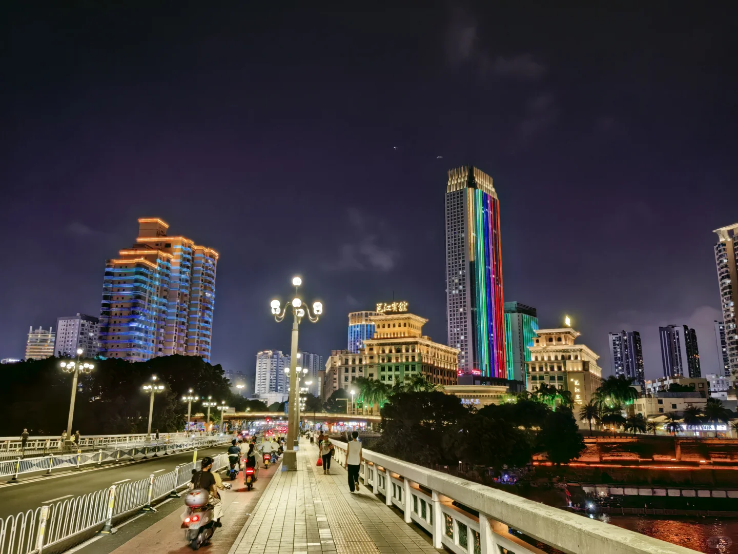 南宁夜景（7）: 邕江大桥