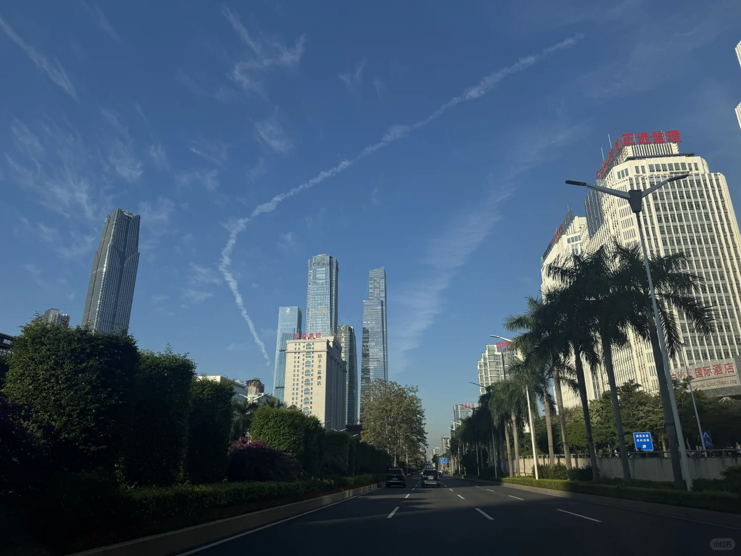 今天早上南宁的天空出现了翅膀云