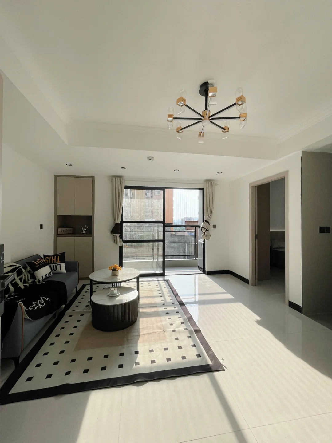 南宁租房 滨湖路🚇大一房一厅700 可短租