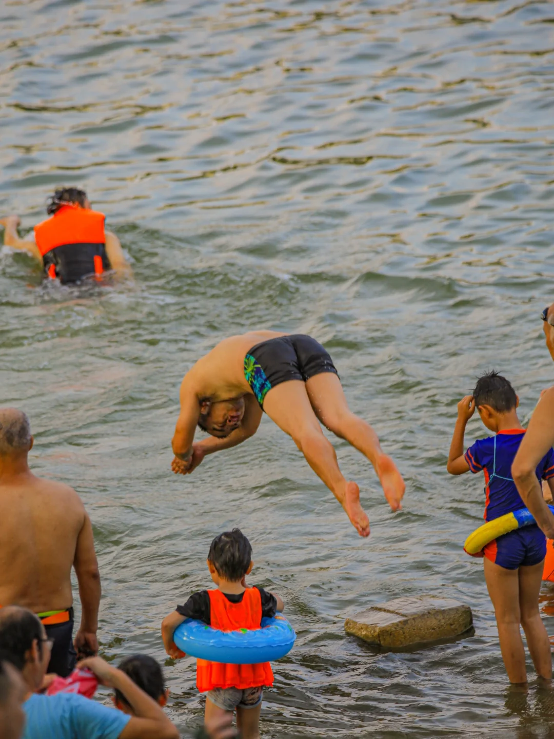 南宁本地人的松弛感在邕江这一刻具像化～