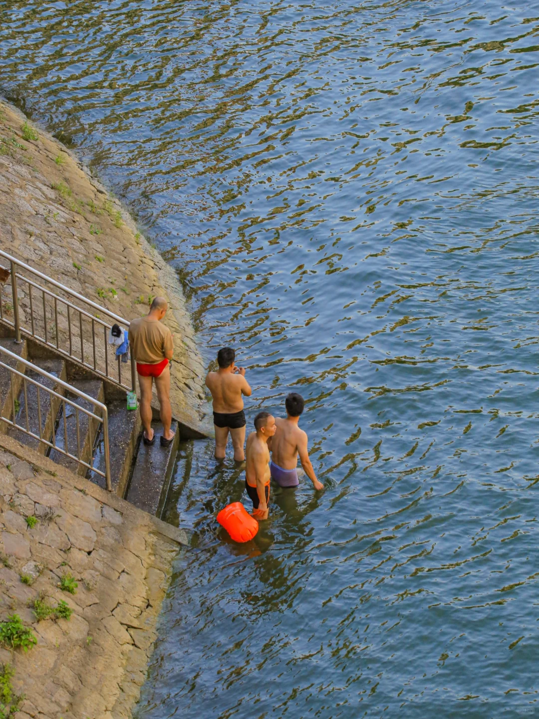 南宁本地人的松弛感在邕江这一刻具像化～