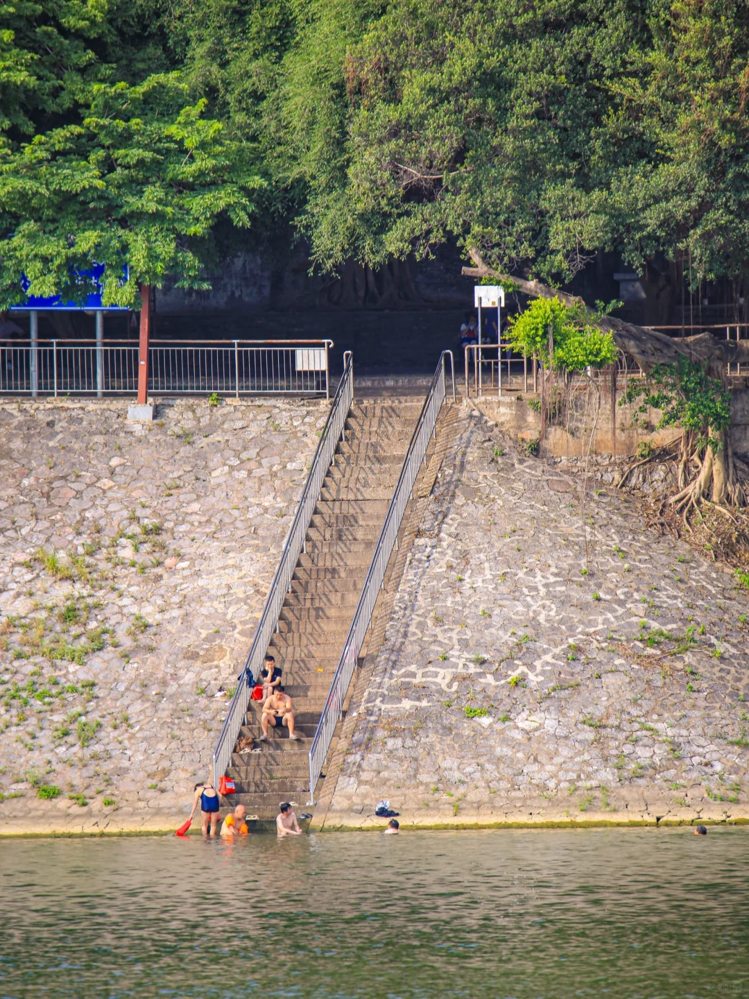 南宁本地人的松弛感在邕江这一刻具像化～