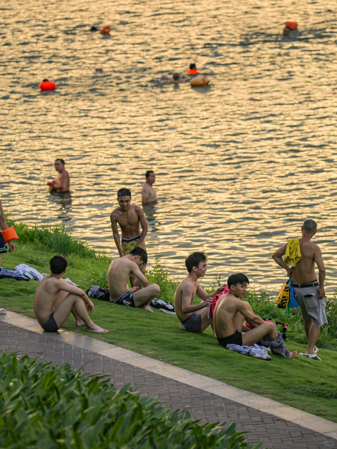 南宁本地人的松弛感在邕江这一刻具像化～