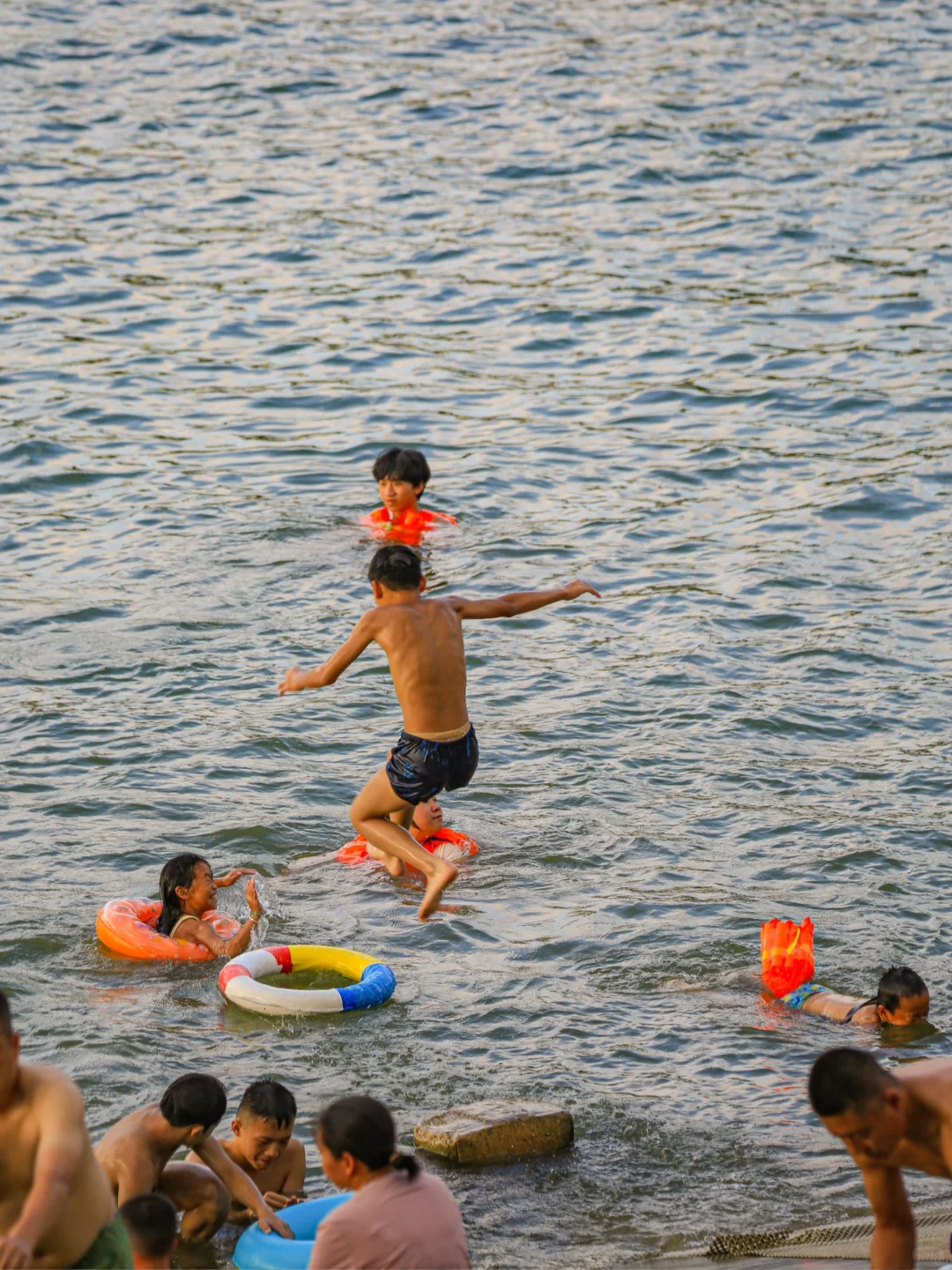 南宁本地人的松弛感在邕江这一刻具像化～