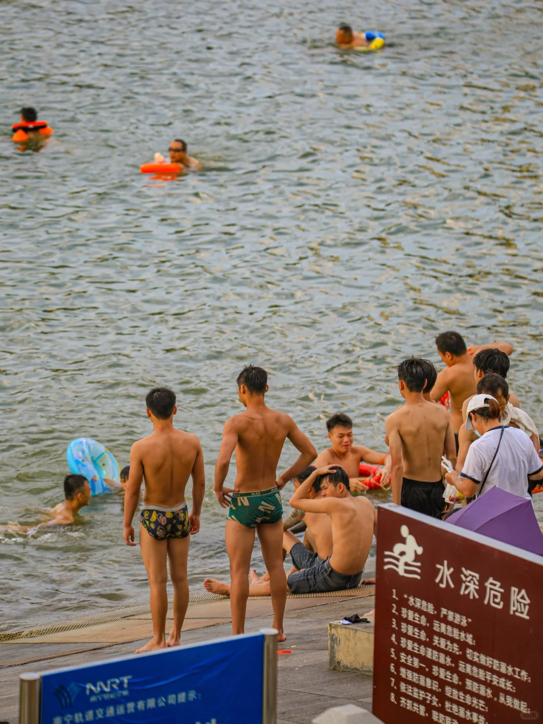 南宁本地人的松弛感在邕江这一刻具像化～