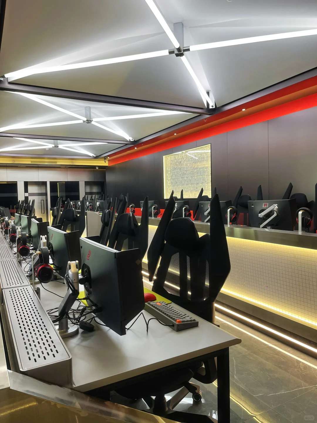 开黑叫我～我中单贼强😈