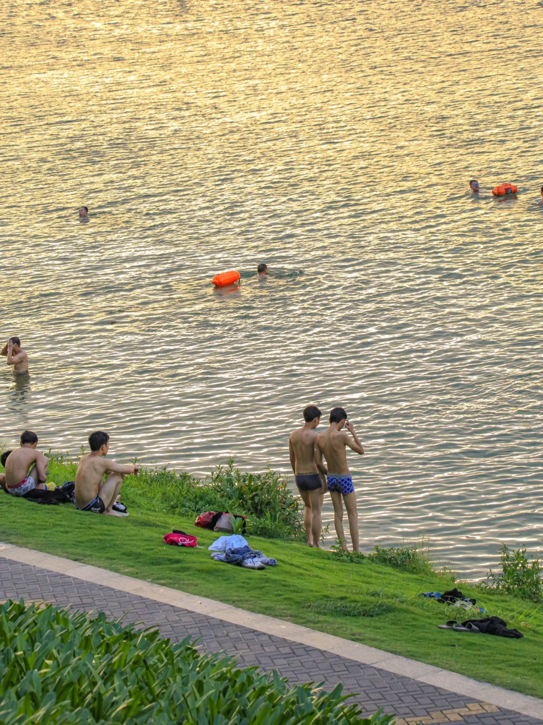 南宁本地人的松弛感在邕江这一刻具像化～