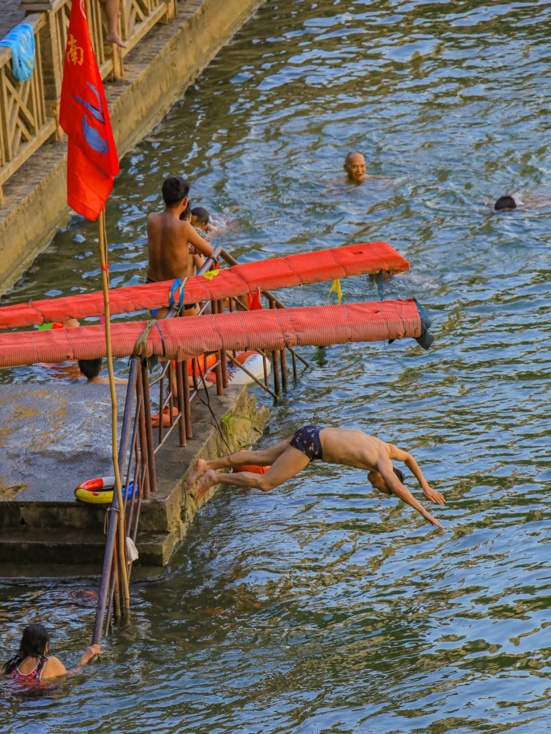 南宁本地人的松弛感在邕江这一刻具像化～