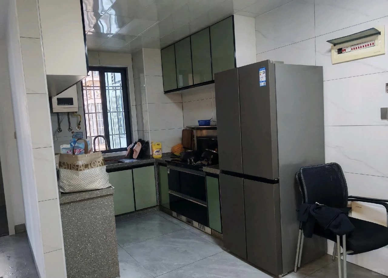 柳南区，南站路柳州站附近，精装电梯靓靓两房