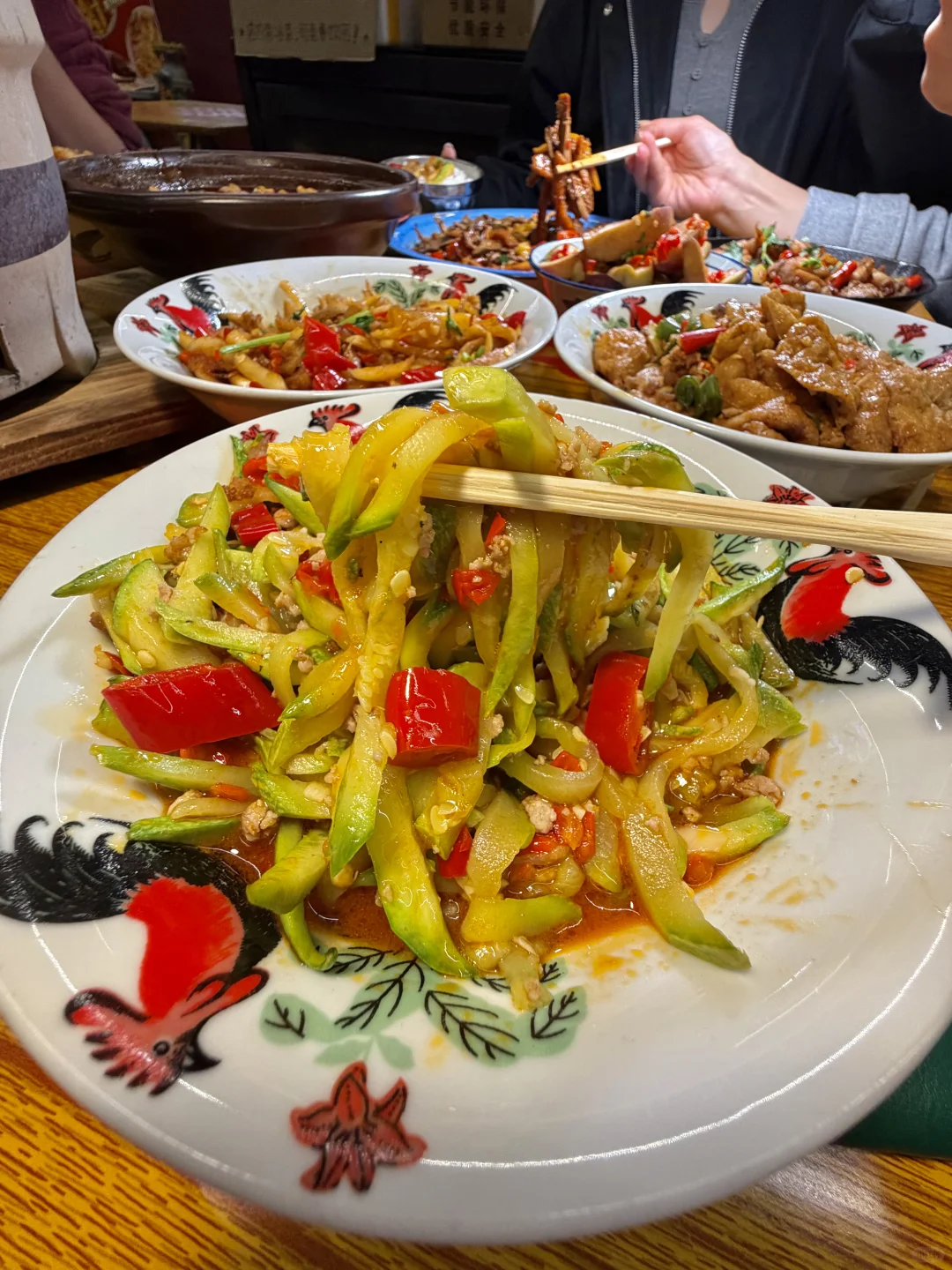 卧卧卧。。。。柳州有这么好吃的田螺乌鸡煲啊！