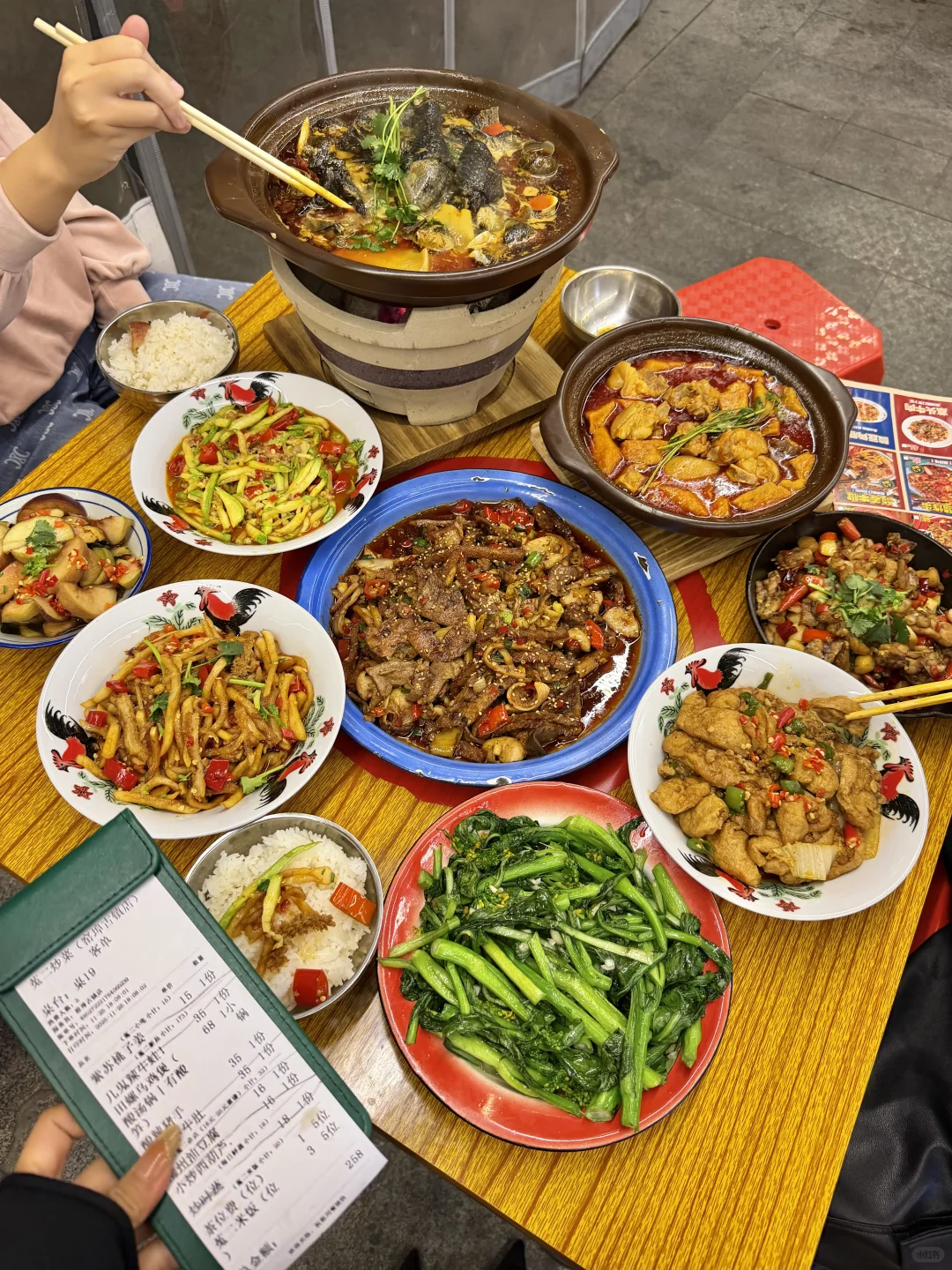 卧卧卧。。。。柳州有这么好吃的田螺乌鸡煲啊！