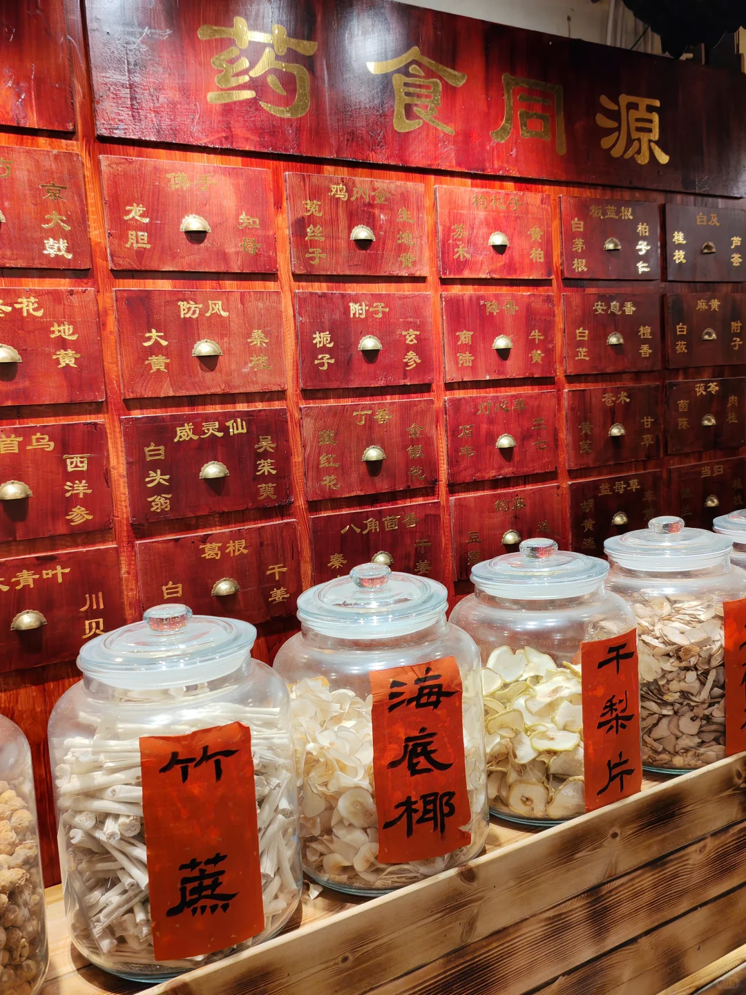 此店吃商极高！一下车就被柳州鸡煲圈粉了