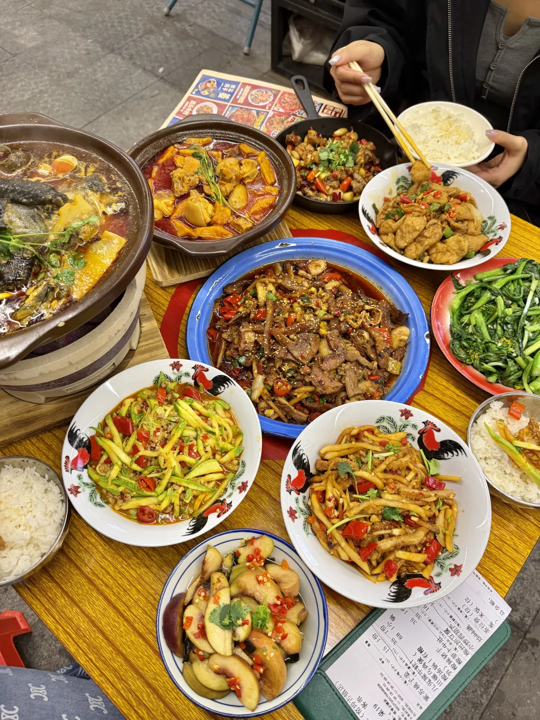 卧卧卧。。。。柳州有这么好吃的田螺乌鸡煲啊！