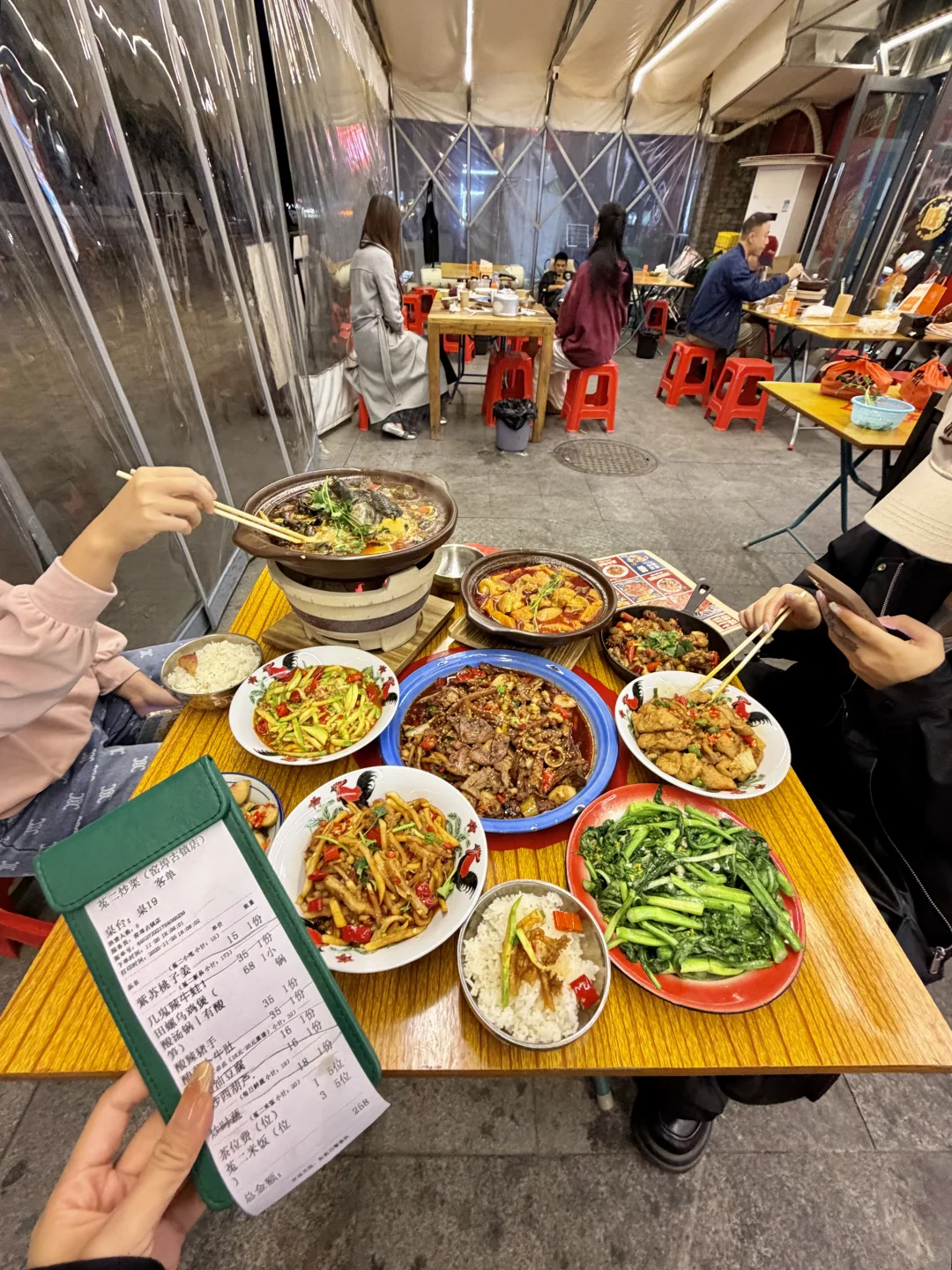 卧卧卧。。。。柳州有这么好吃的田螺乌鸡煲啊！