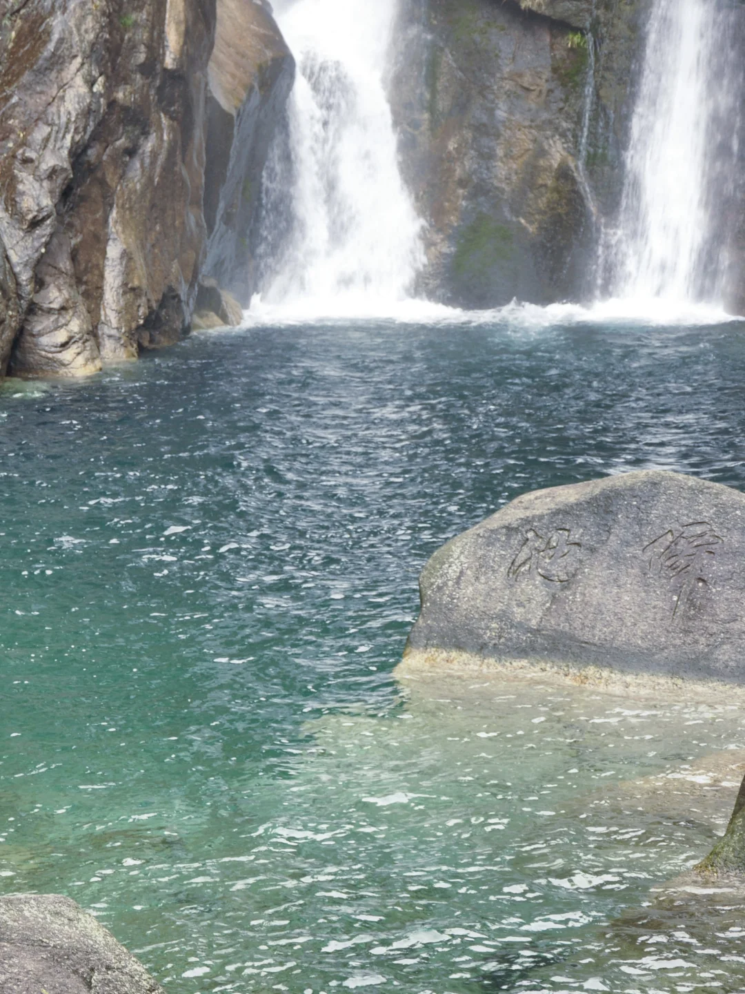 柳州｜在没人的玻璃水瀑布撒欢