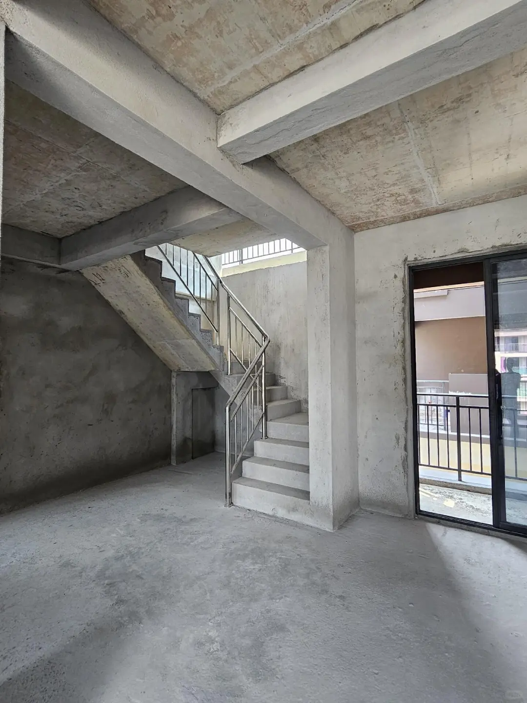 南宁地铁口，顶复楼中楼，58万出