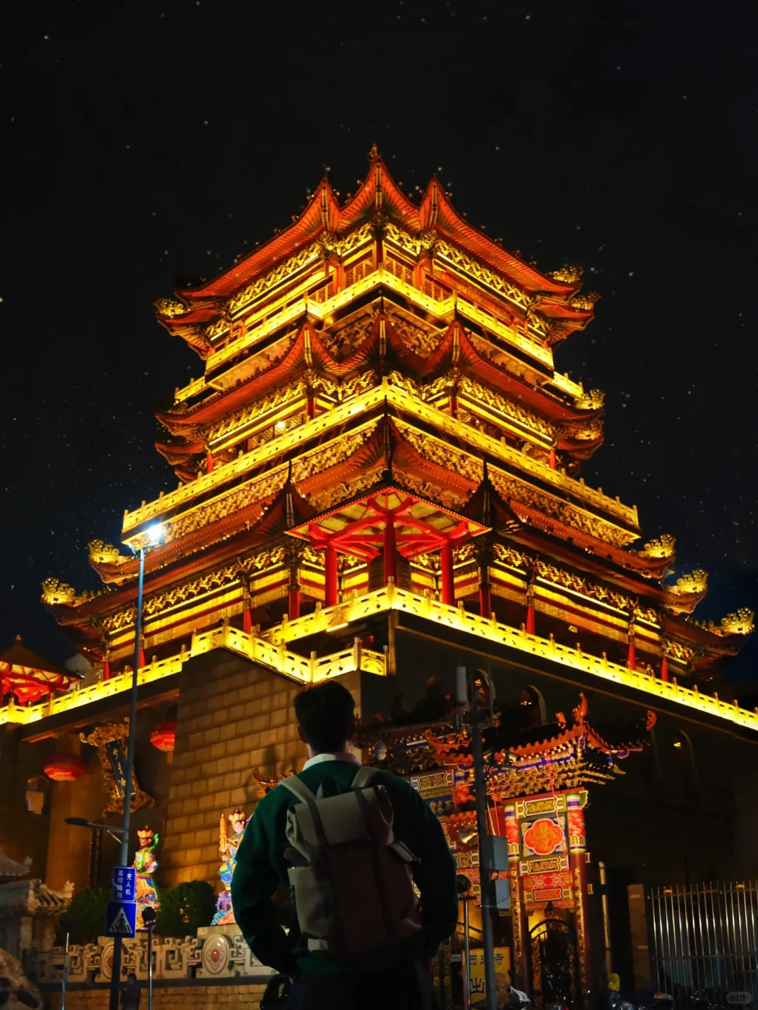 不是维多利亚港，这里只是一座三线小城…