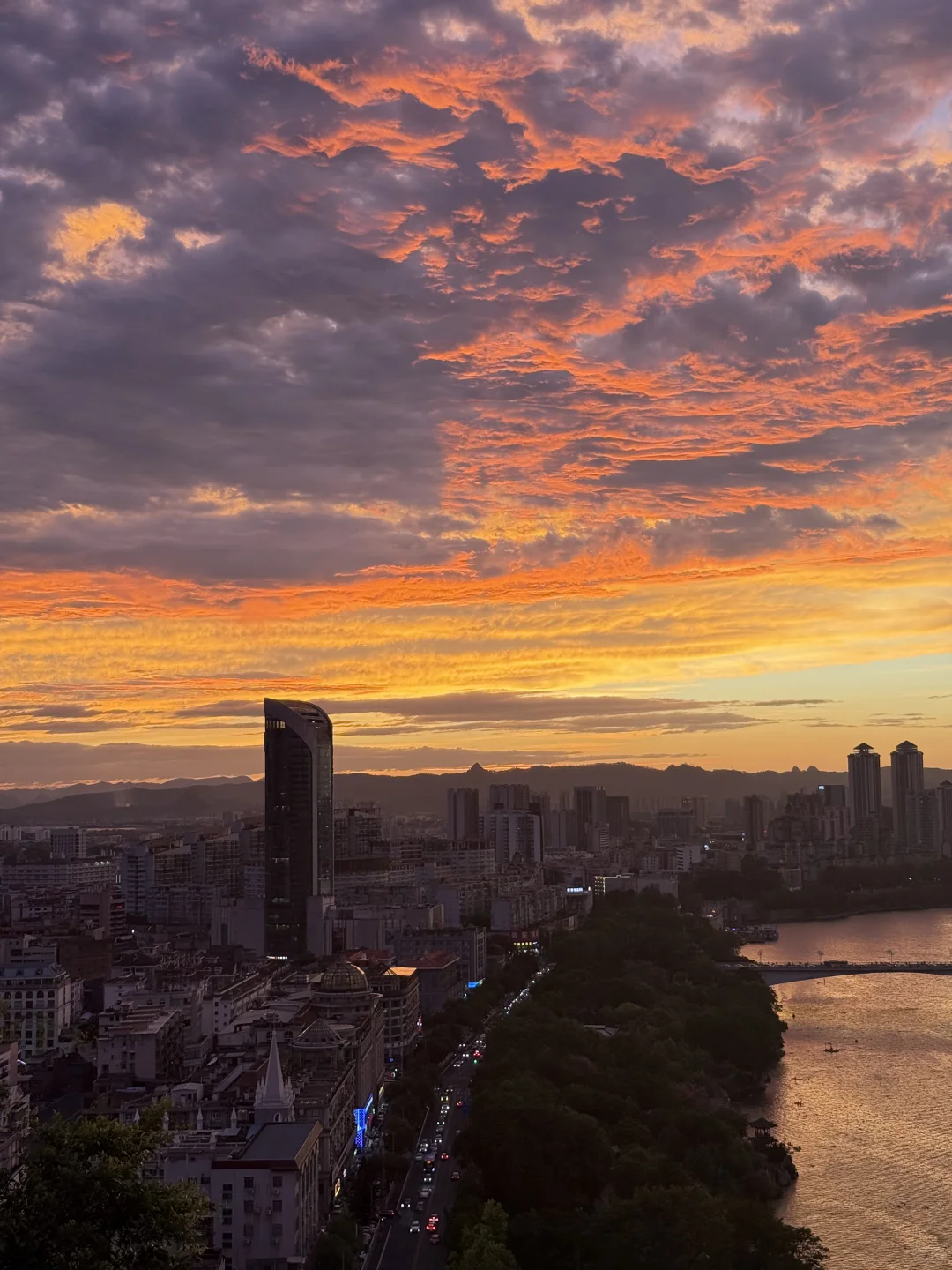 是谁发现了柳州看日落小众位置⛰️！10月5实况