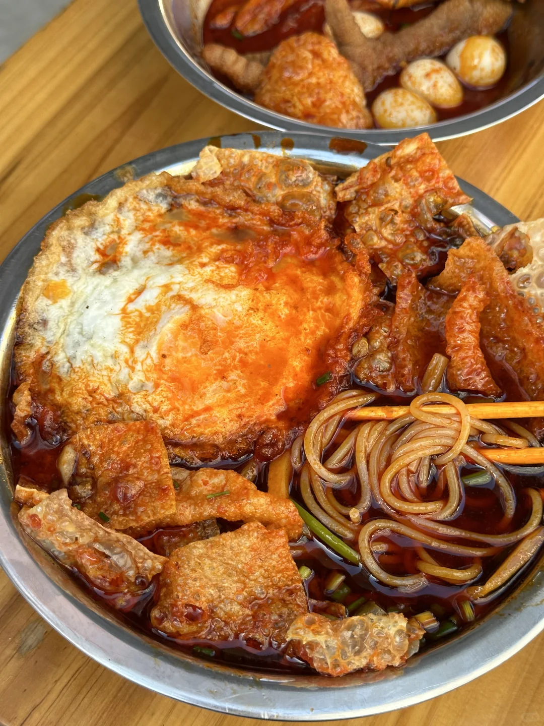 柳州巷子里！！个人心中数一数二的螺蛳粉！