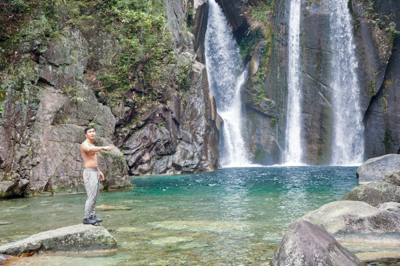 柳州｜在没人的玻璃水瀑布撒欢