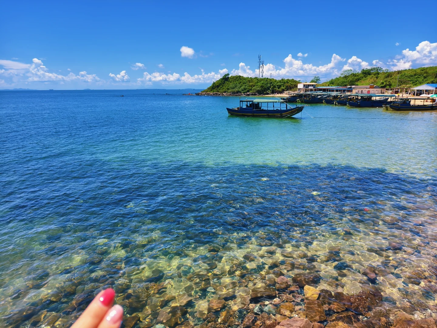 防城港怪石滩，你敢信这大片湛蓝是真的啊