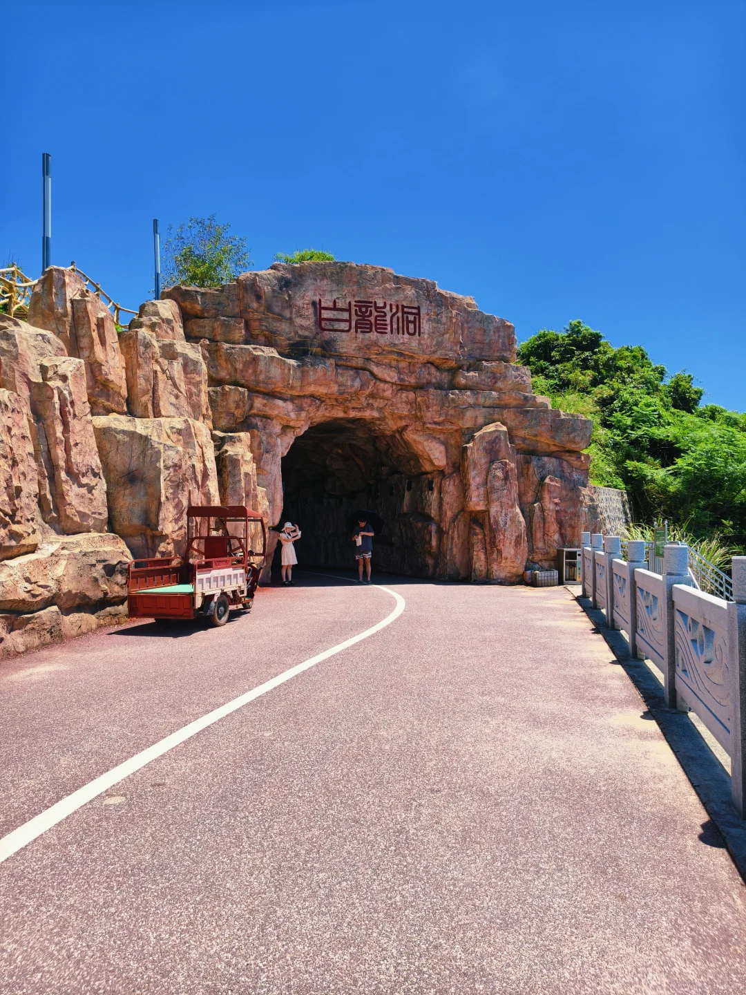 防城港怪石滩，你敢信这大片湛蓝是真的啊