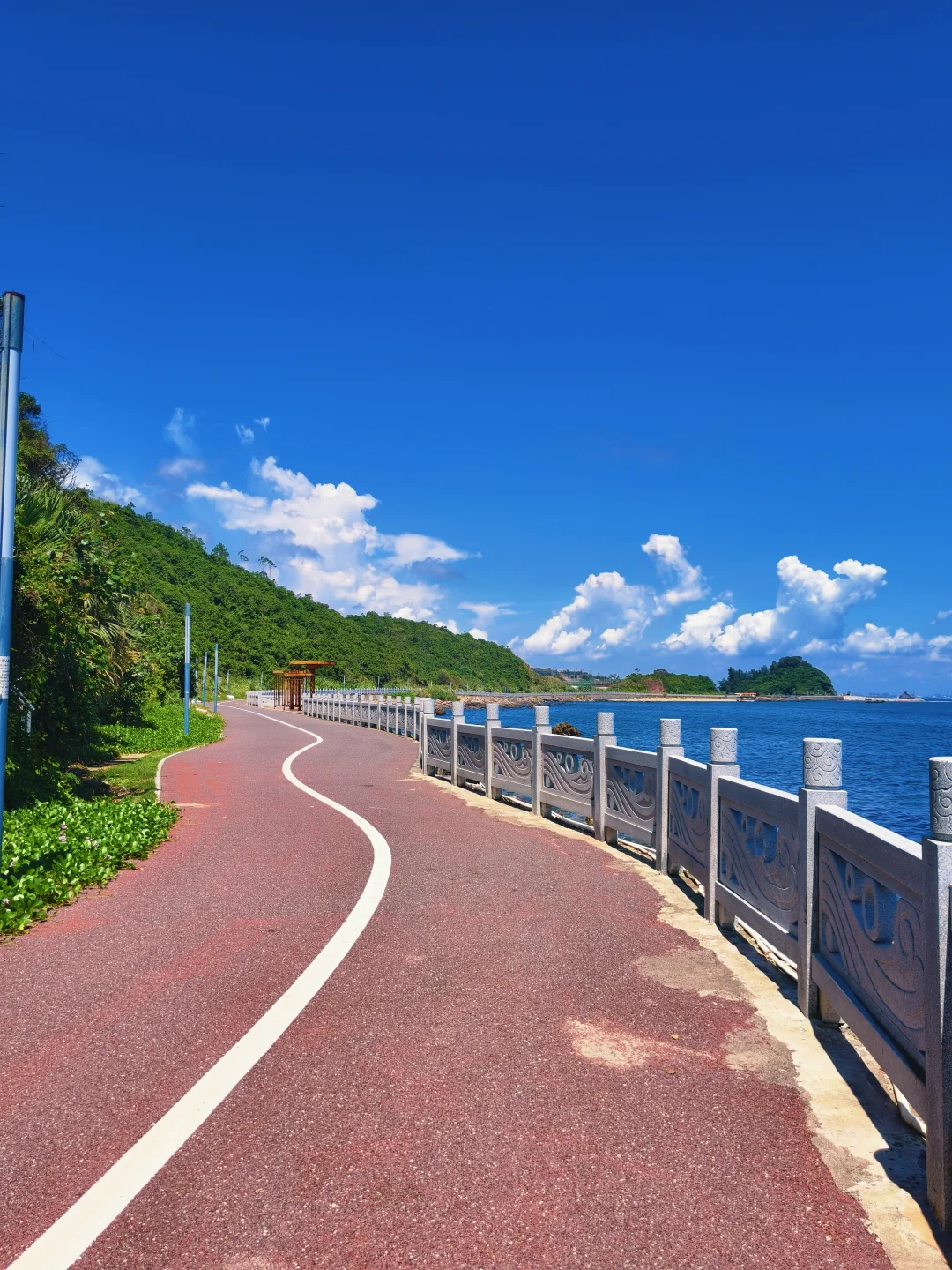 防城港怪石滩，你敢信这大片湛蓝是真的啊