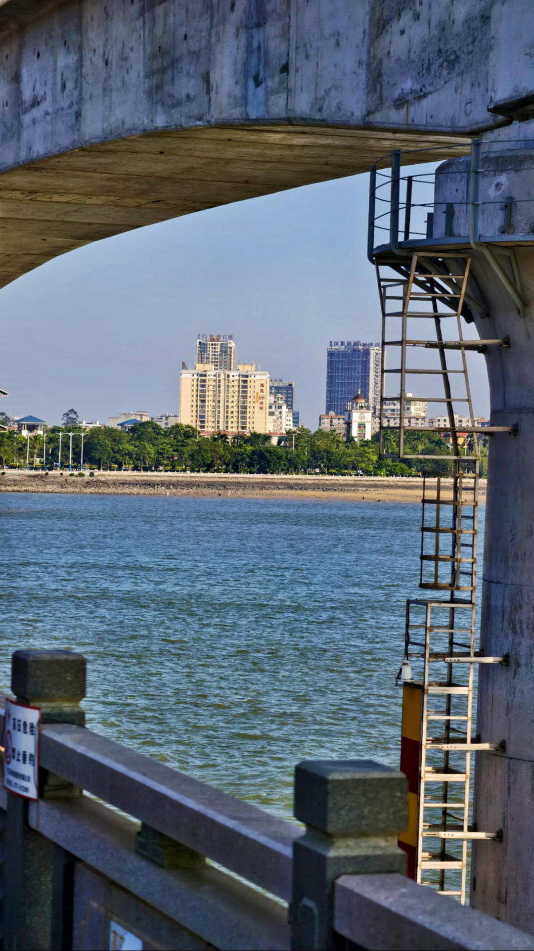 防城港丨边境小城的老街与大海